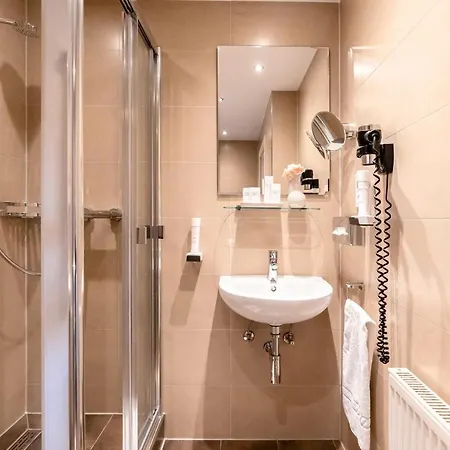 Feldmochinger Hof Hotell 4*
