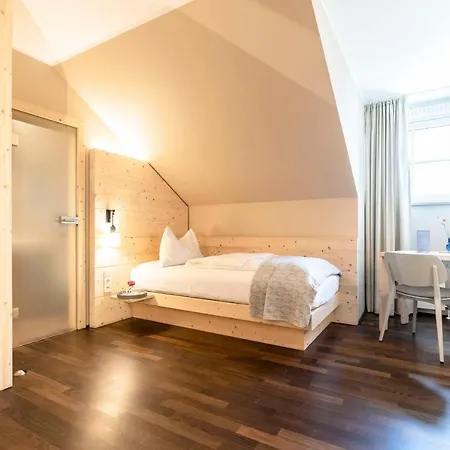 Hotel Feldmochinger Hof 4*