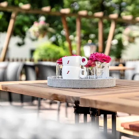 Feldmochinger Hof Hotel 4*
