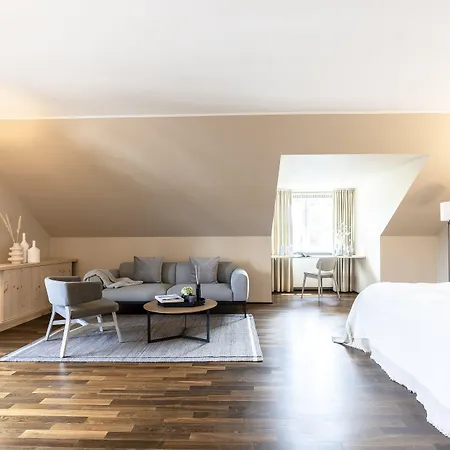 Feldmochinger Hof 4*