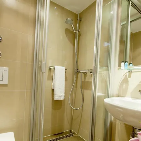 Feldmochinger Hof Hotell 4*