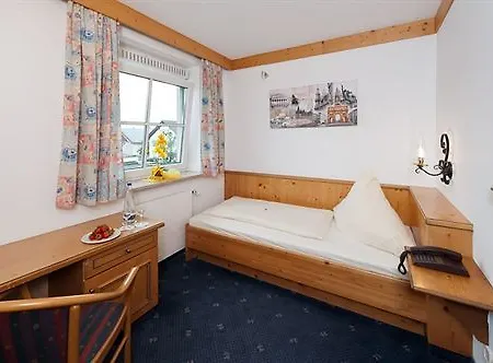 Hotel Feldmochinger Hof 4*
