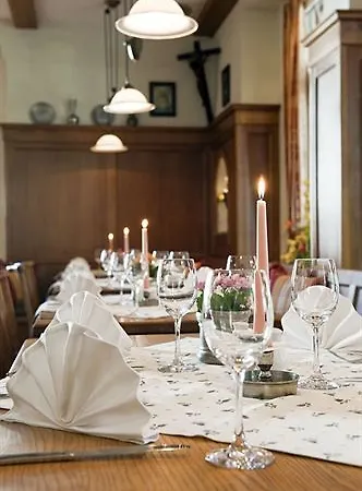 Hotel Feldmochinger Hof 4*