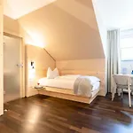 Hotel Feldmochinger Hof 3*