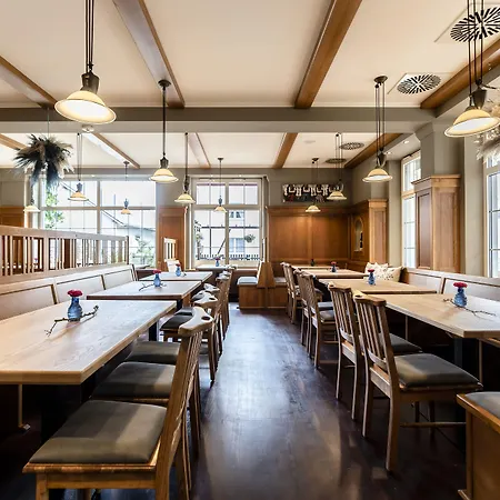 Hotel Feldmochinger Hof 3*