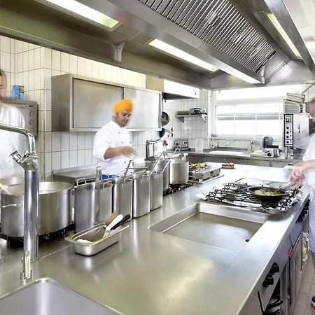 Feldmochinger Hof 3*