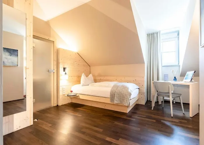 Hotel Feldmochinger Hof 3*