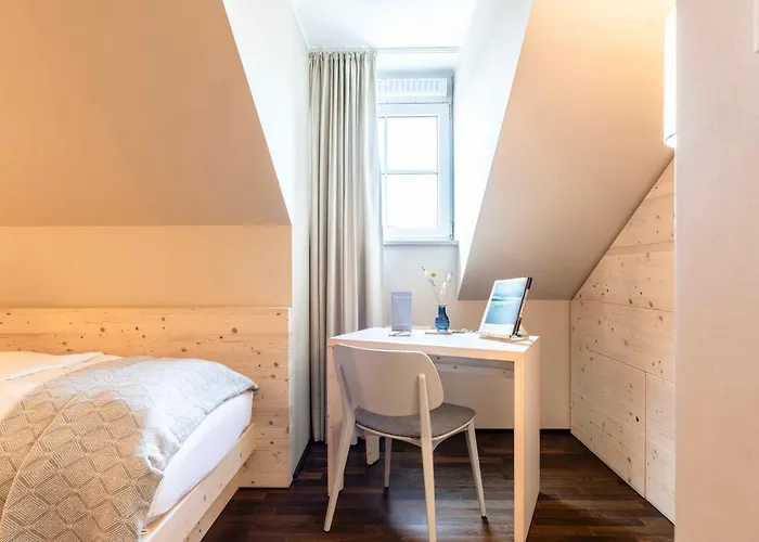 Feldmochinger Hof Hotel