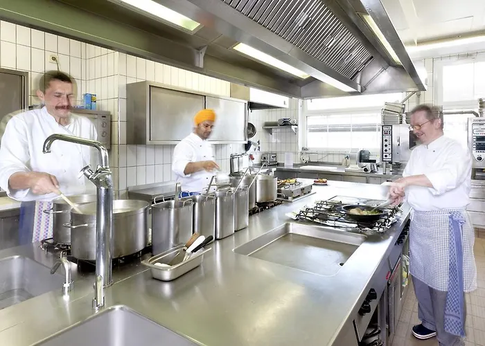 Feldmochinger Hof 3*