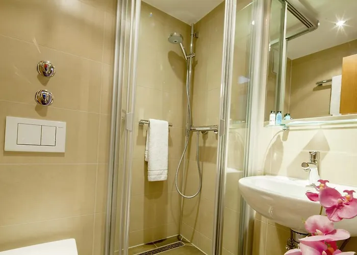 Feldmochinger Hof Hotel 3*